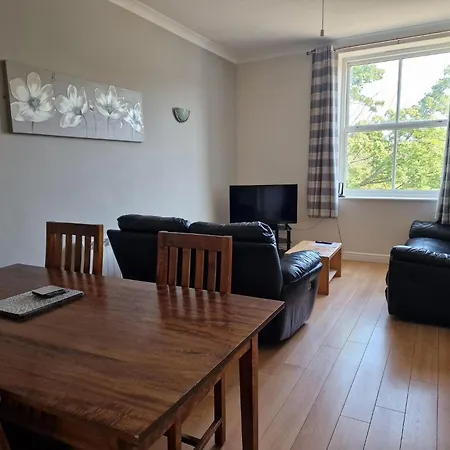 蒂斯瓦利公寓 *